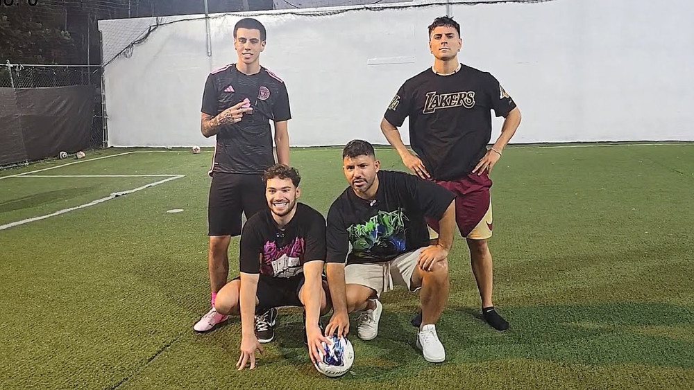 Adin Ross playing soccer with Sergio Agüero