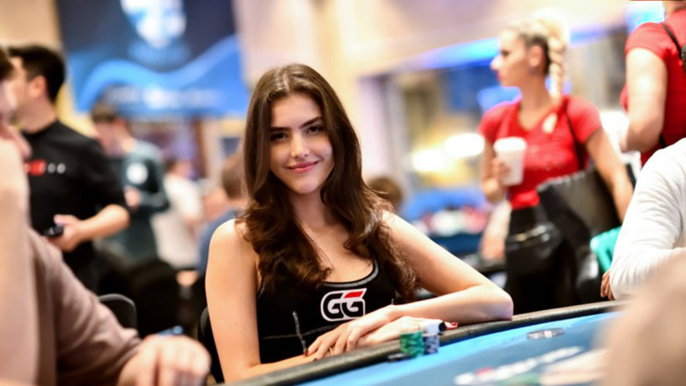 Image of Alexandra Botez playing Poker